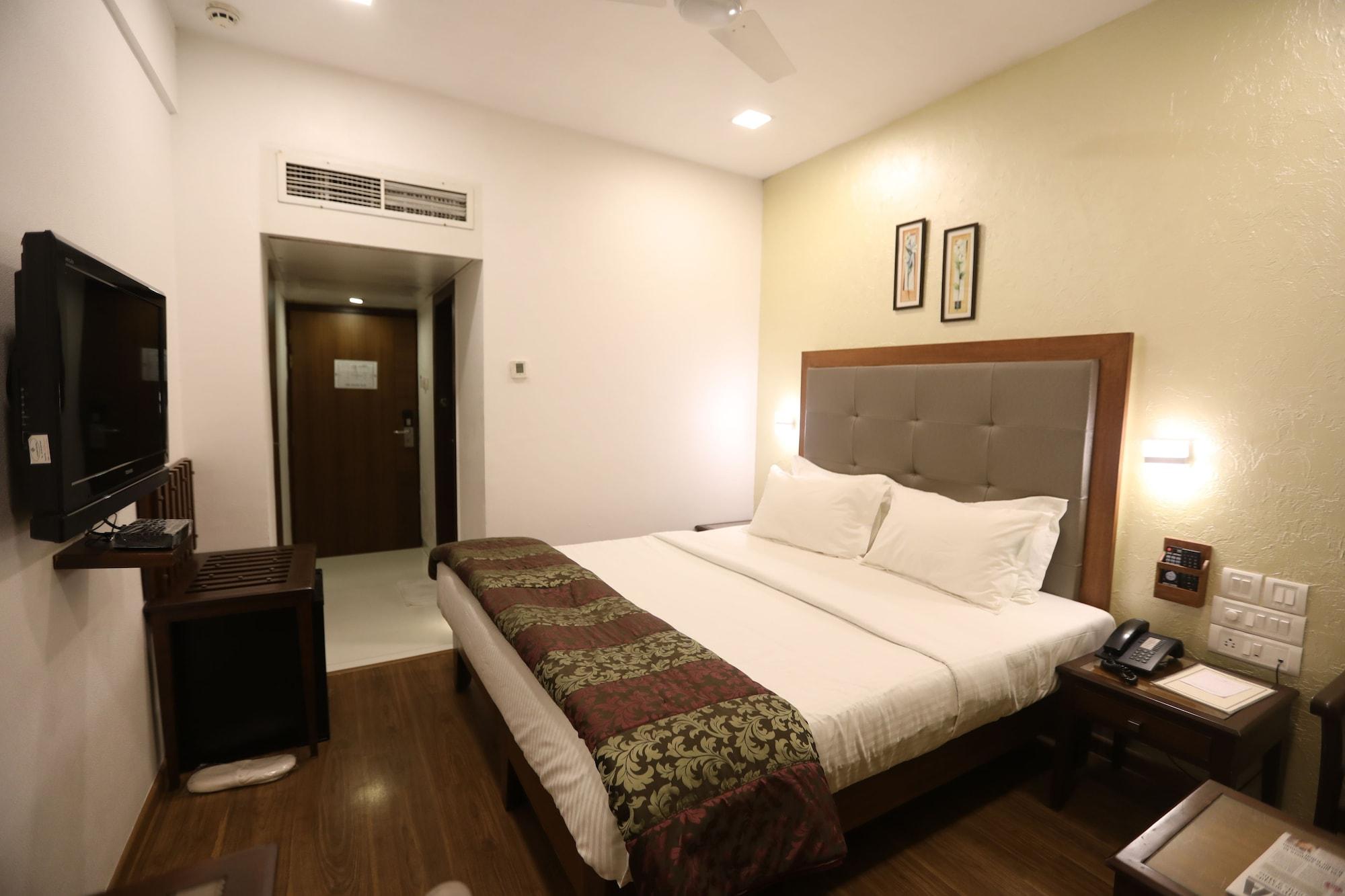 Citizen Hotel Мумбаи Экстерьер фото